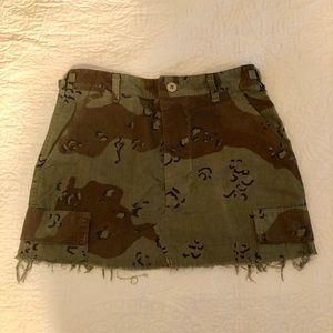 Camo distressed mini skirt size S